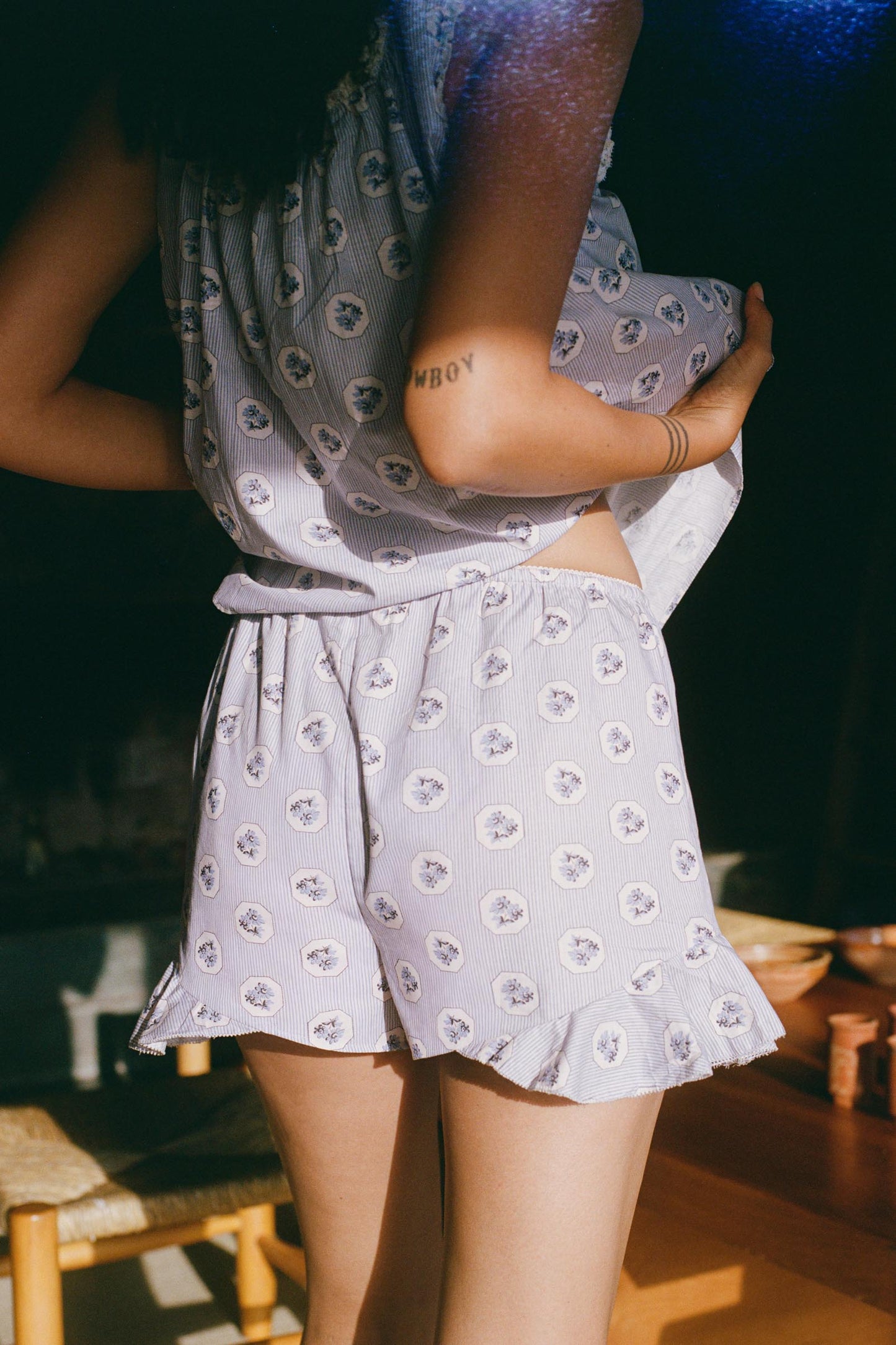 The Nida Short | Cameo Bouquet