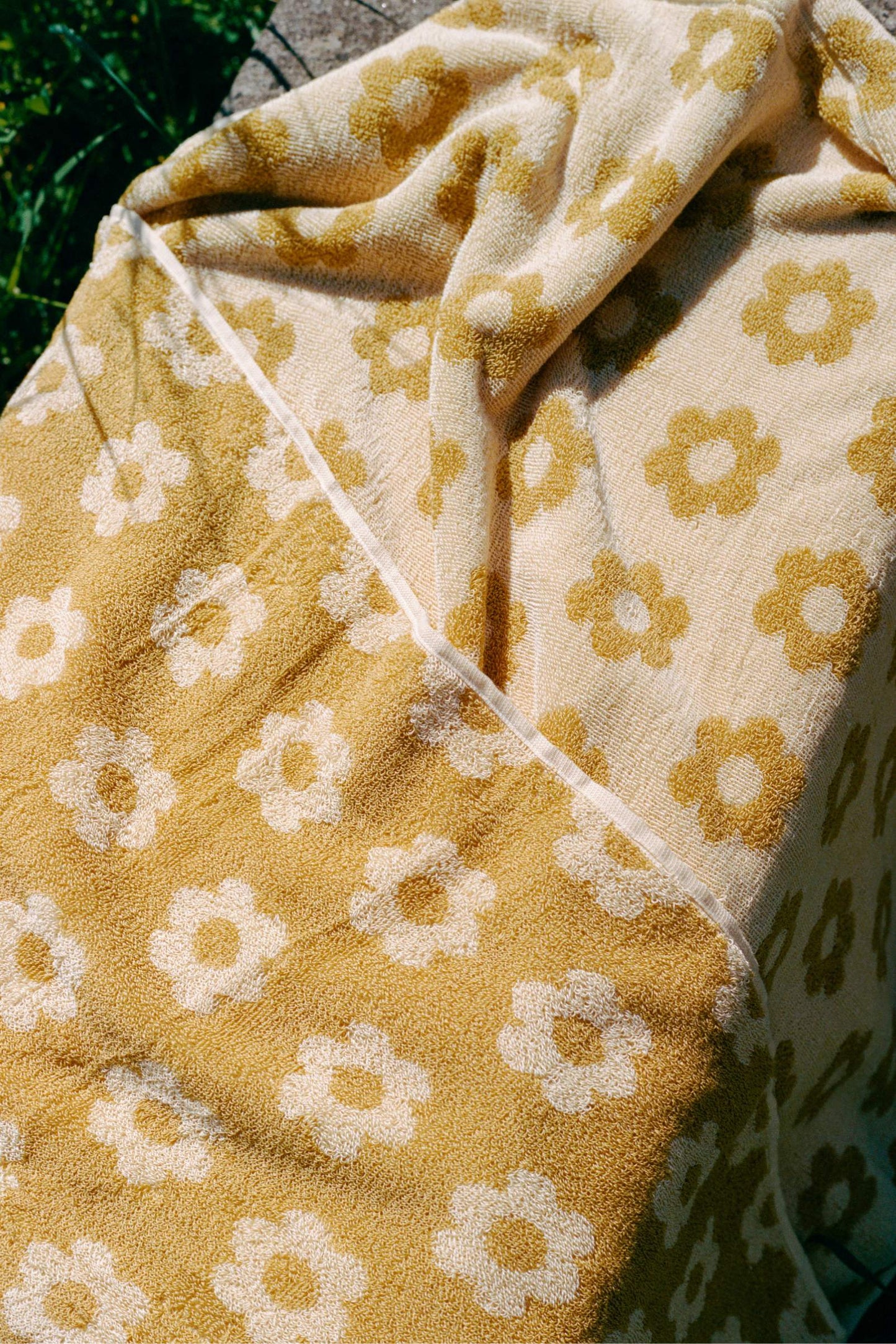 Daisy Beach Towel | Sunshine Daisy