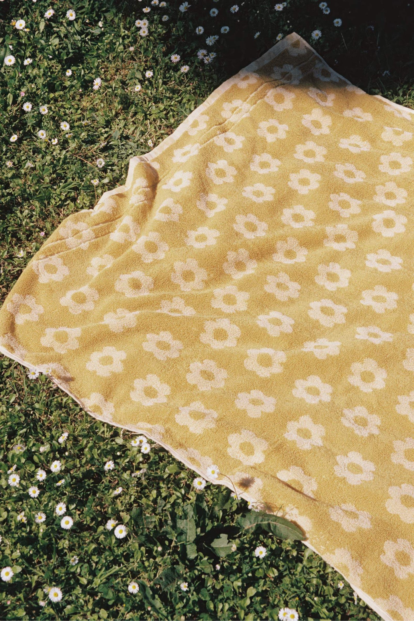 Daisy Beach Towel | Sunshine Daisy
