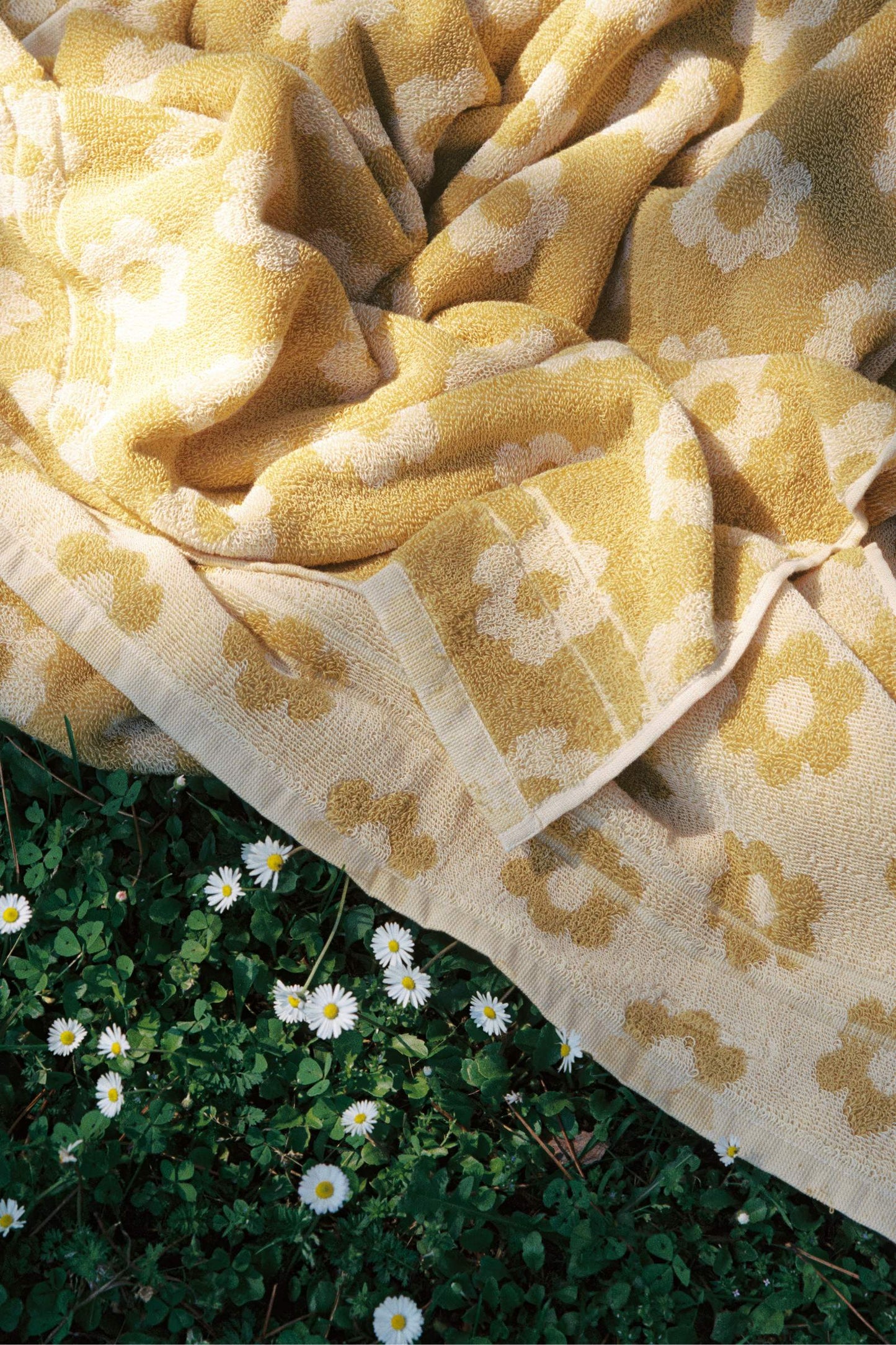 Daisy Beach Towel | Sunshine Daisy