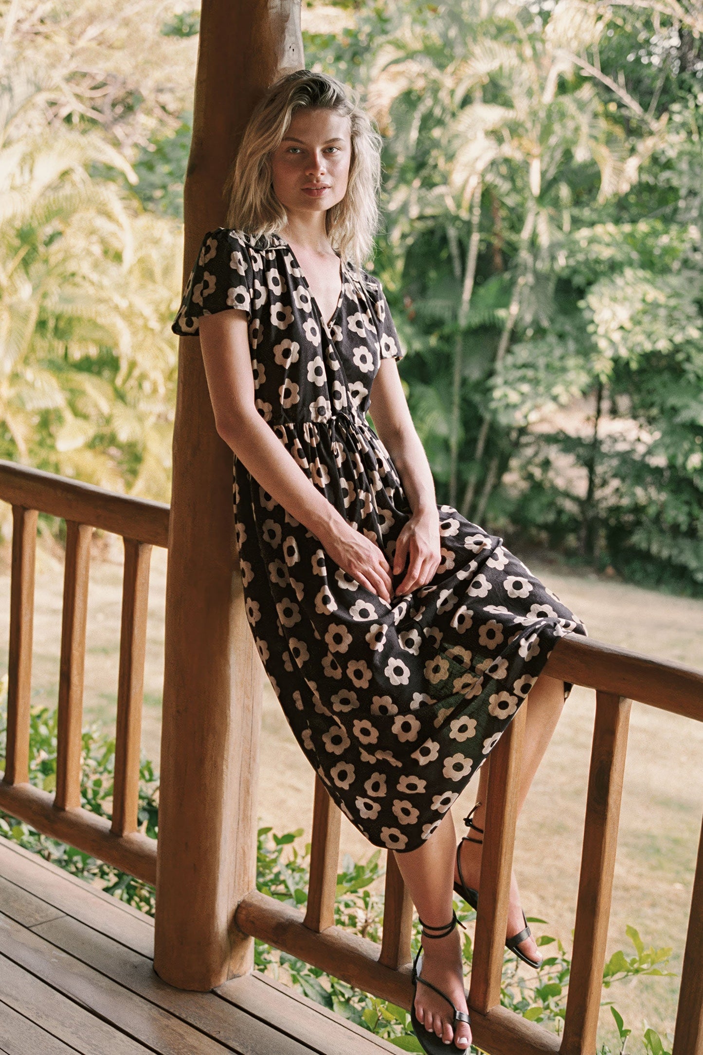 The Dawn Dress Petites | Noir Daisy