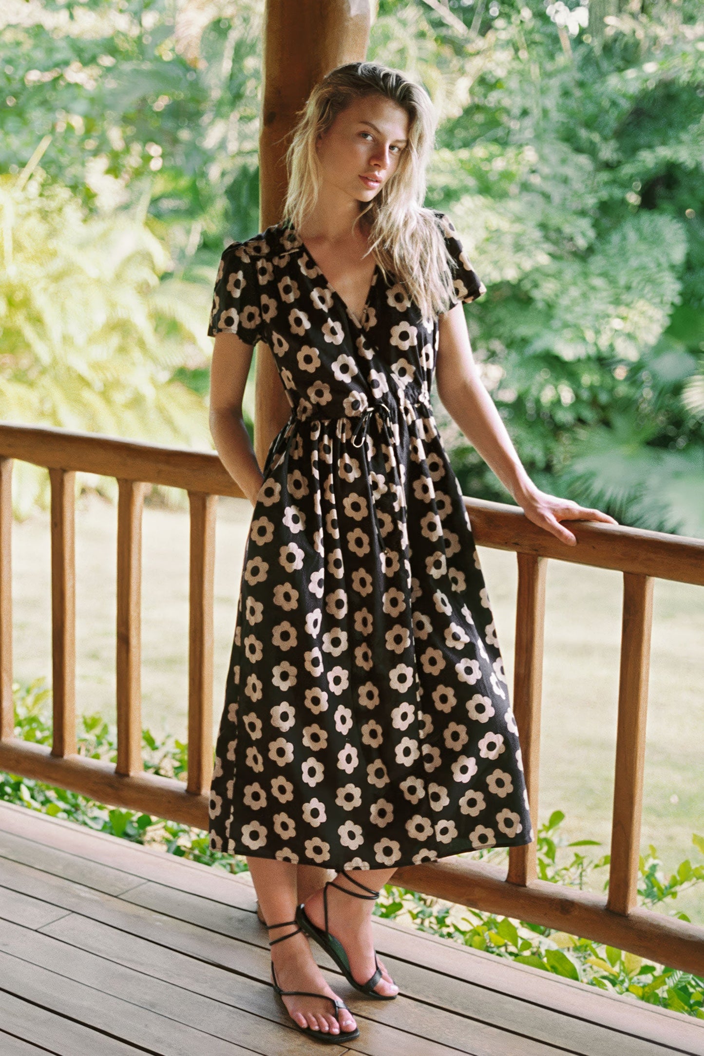 The Dawn Dress Petites | Noir Daisy