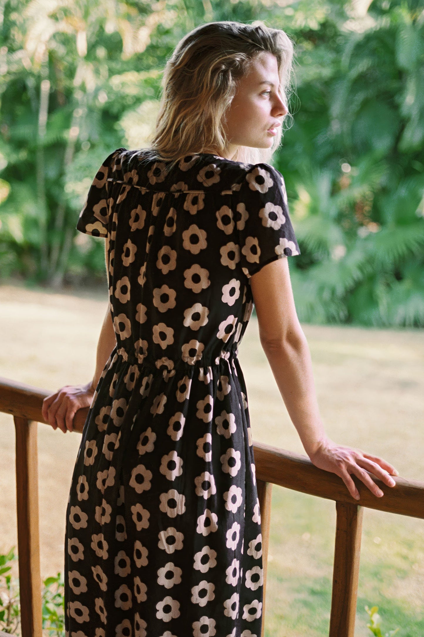 The Dawn Dress Petites | Noir Daisy