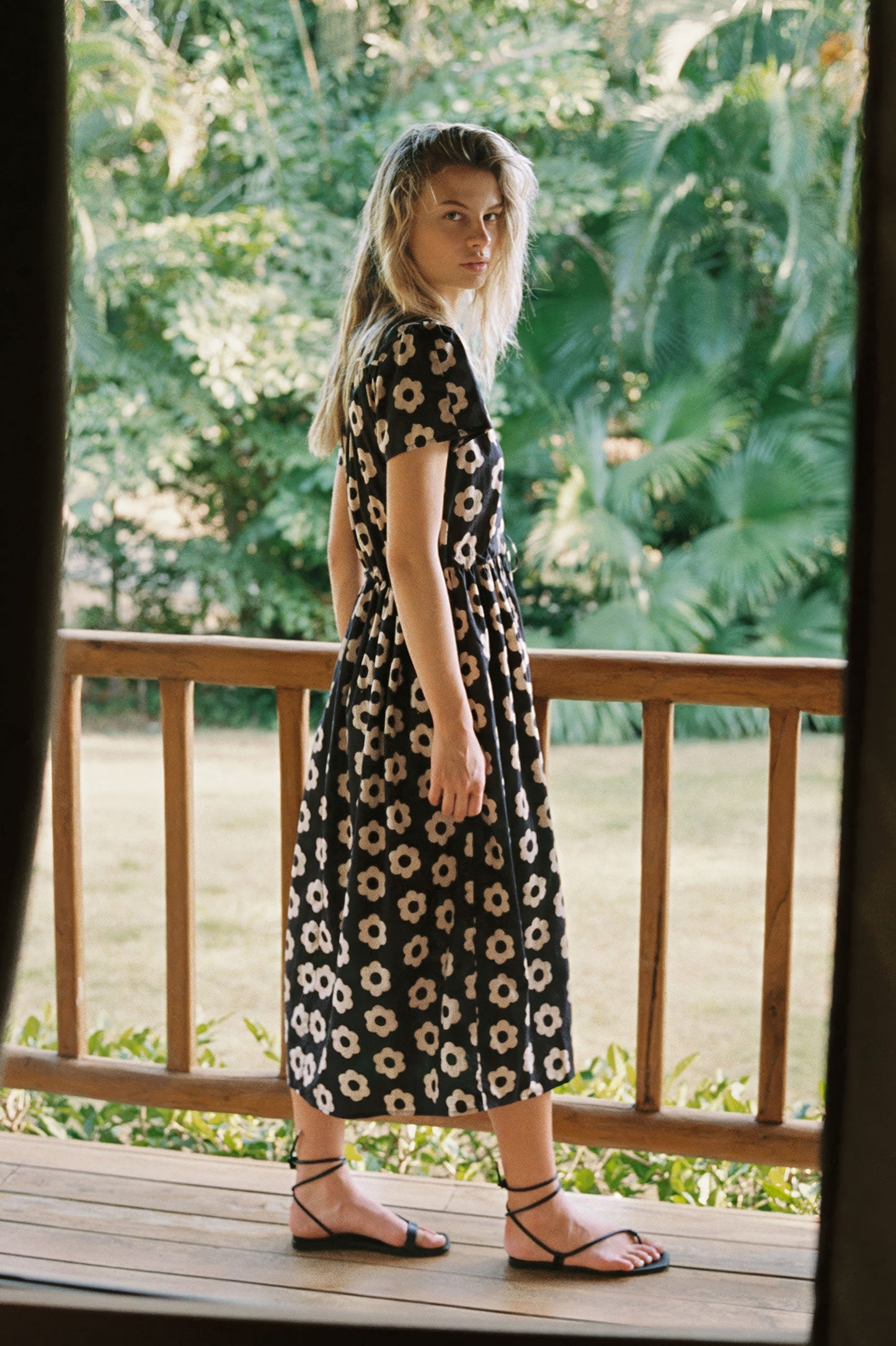The Dawn Dress Petites | Noir Daisy